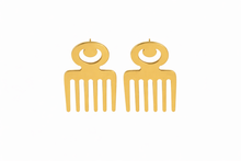 Load image into Gallery viewer, Afro Luna Kiss Studs
