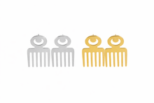 Load image into Gallery viewer, Afro Luna Kiss Studs

